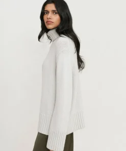 Cashmere Jet Turtleneck